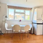 Bright 1 Bedroom Central London
